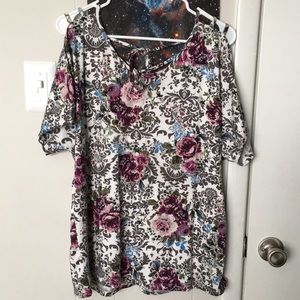 Short sleeve, open shoulder shirt